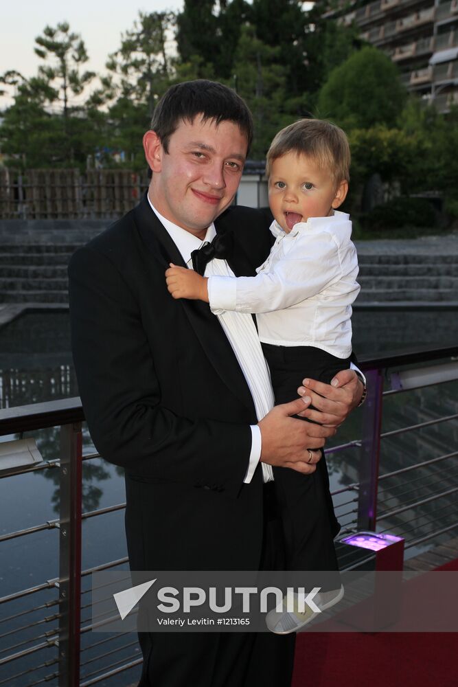 Exhibition of Andrei Sharov's paintings in Japanese Garden