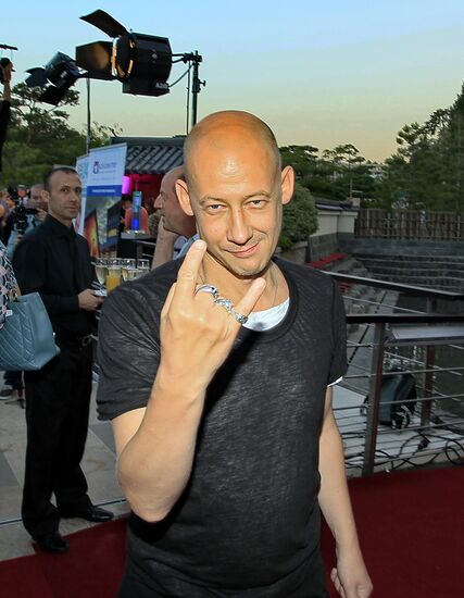 Andrei Sharov's painting exhibition in Japanese Garden in Monaco