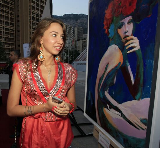 Exhibition of Andrei Sharov's paintings in Japanese Garden