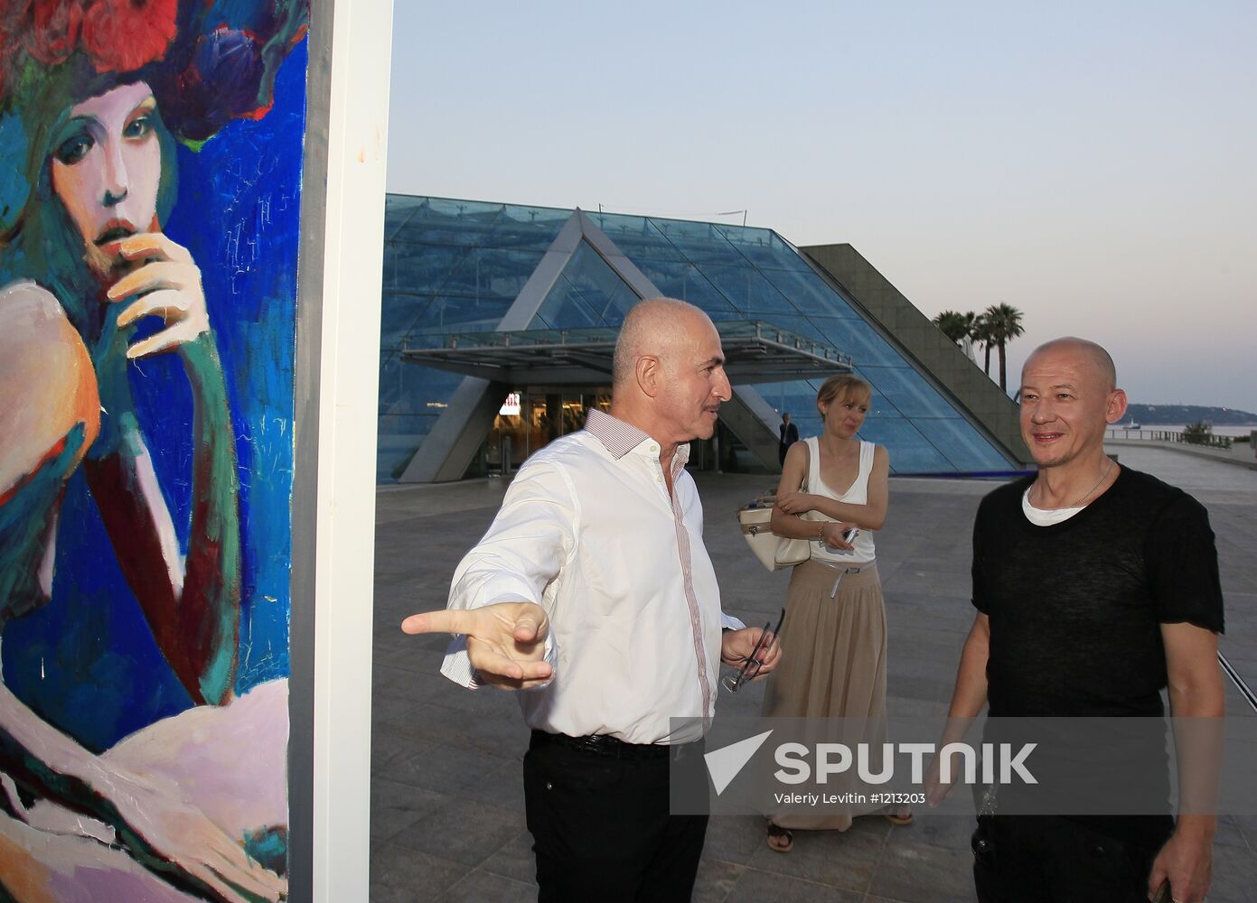 Exhibition of Andrei Sharov's paintings in Japanese Garden
