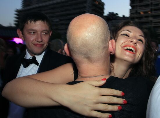 Exhibition of Andrei Sharov's paintings in Japanese Garden