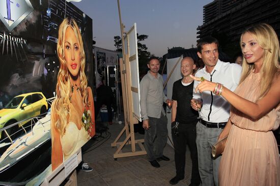 Exhibition of Andrei Sharov's paintings in Japanese Garden