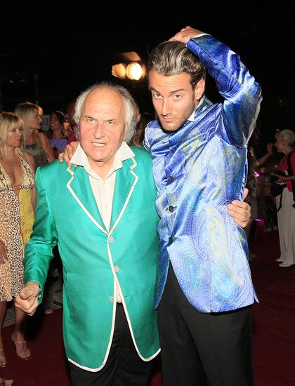 Exhibition of Andrei Sharov's paintings in Japanese Garden