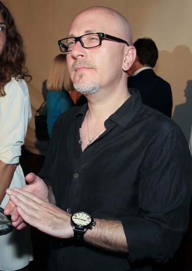 Exhibition of Andrei Sharov's paintings in Japanese Garden