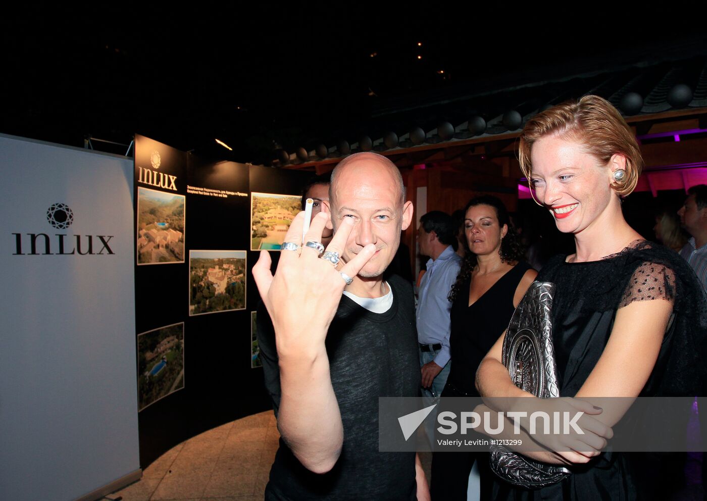 Exhibition of Andrei Sharov's paintings in Japanese Garden