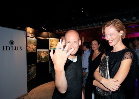 Exhibition of Andrei Sharov's paintings in Japanese Garden