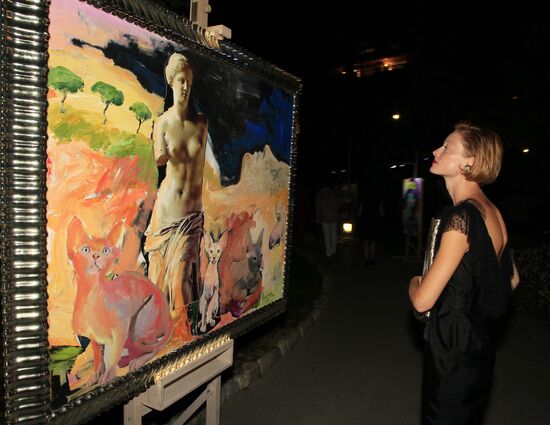 Exhibition of Andrei Sharov's paintings in Japanese Garden