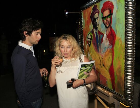 Exhibition of Andrei Sharov's paintings in Japanese Garden