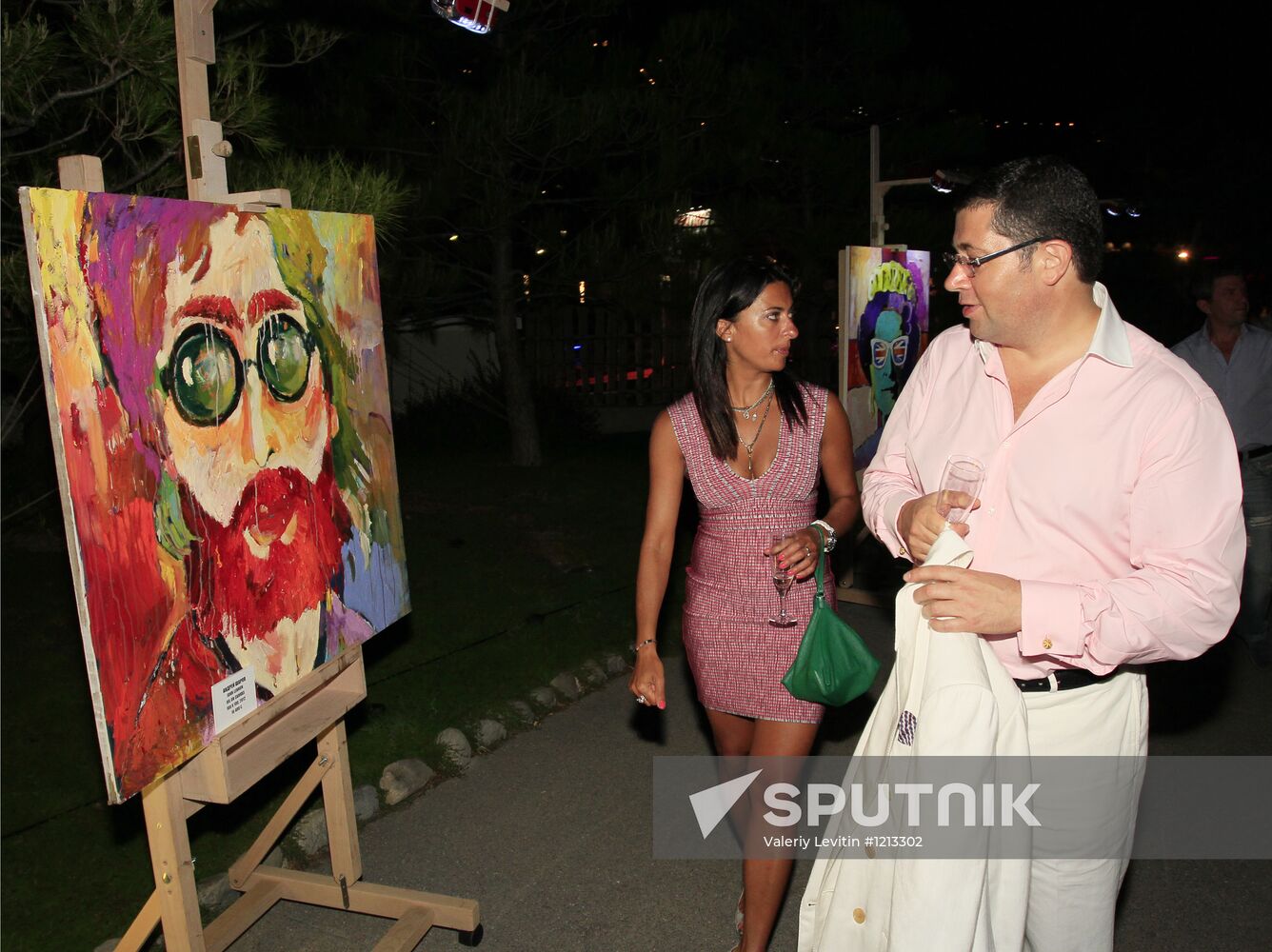Exhibition of Andrei Sharov's paintings in Japanese Garden