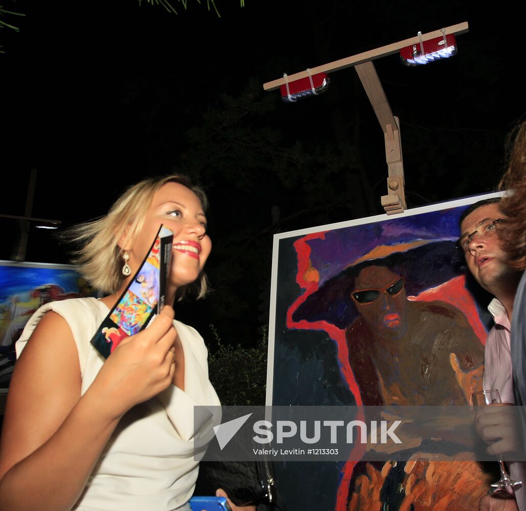 Exhibition of Andrei Sharov's paintings in Japanese Garden