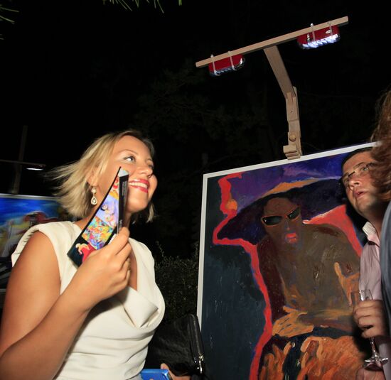 Exhibition of Andrei Sharov's paintings in Japanese Garden