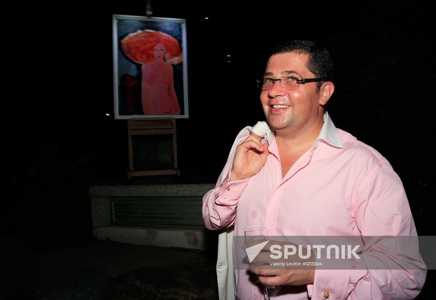 Exhibition of Andrei Sharov's paintings in Japanese Garden