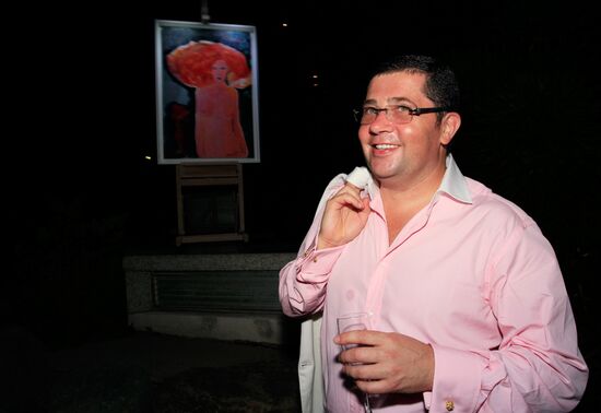 Exhibition of Andrei Sharov's paintings in Japanese Garden