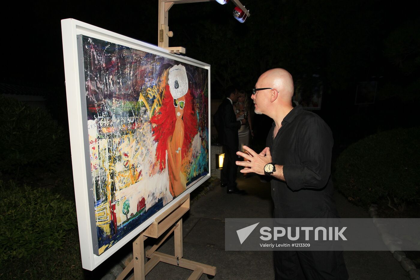 Exhibition of Andrei Sharov's paintings in Japanese Garden