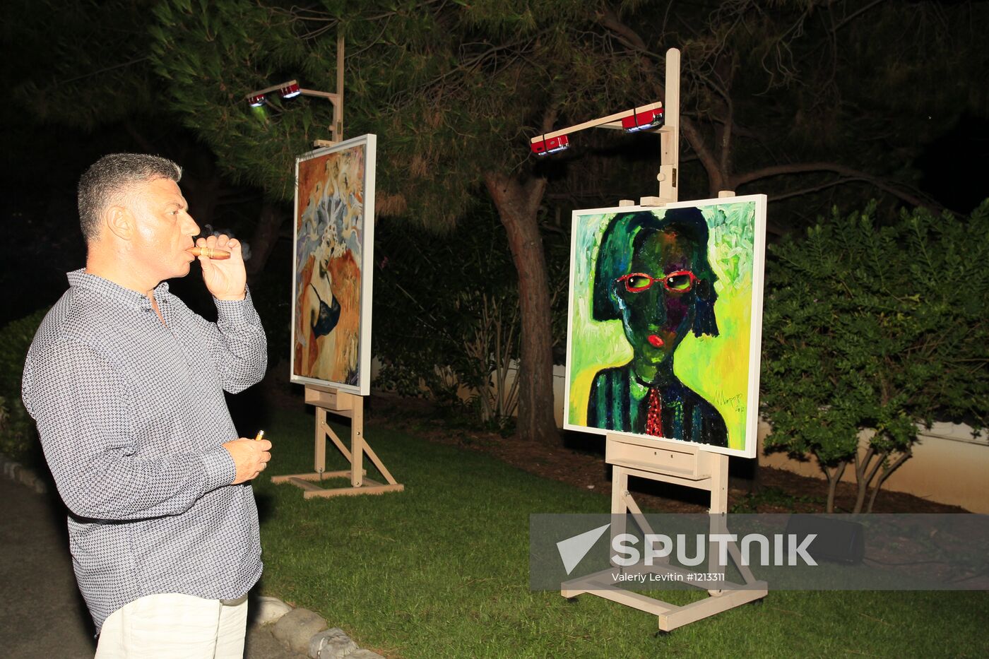 Exhibition of Andrei Sharov's paintings in Japanese Garden