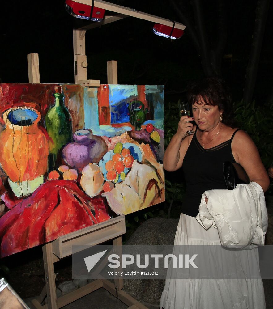 Exhibition of Andrei Sharov's paintings in Japanese Garden