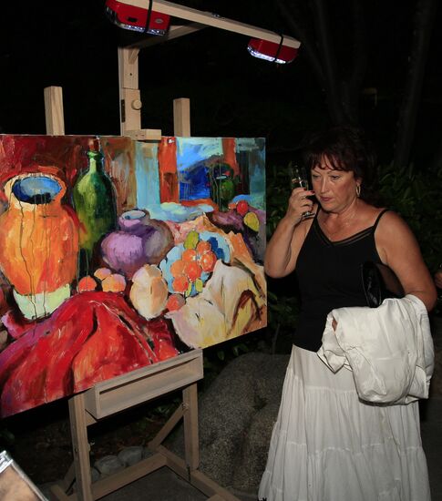 Exhibition of Andrei Sharov's paintings in Japanese Garden