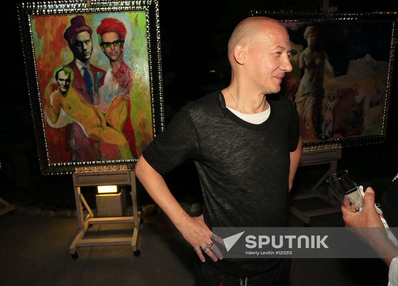 Exhibition of Andrei Sharov's paintings in Japanese Garden