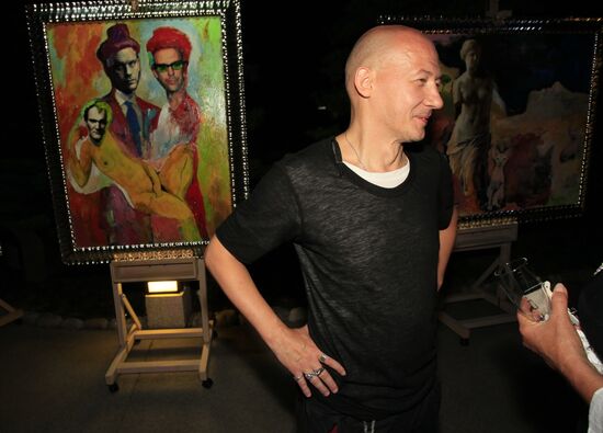 Exhibition of Andrei Sharov's paintings in Japanese Garden