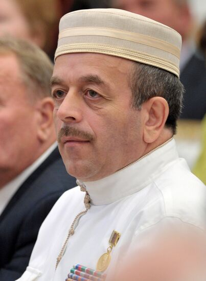 Vladimir Putin meets with human rights ombudsmen