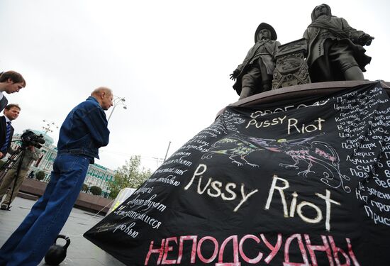 Actions in support of Pussy Riot in Yekaterinburg