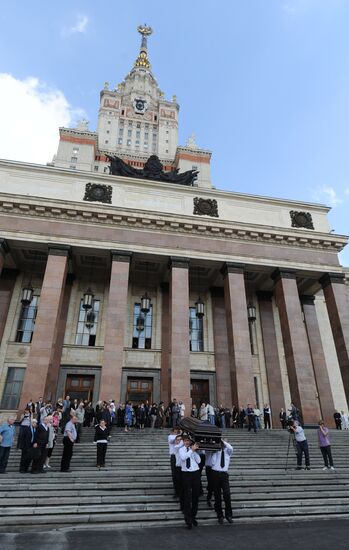 Civil funeral of Sergei Kapitsa
