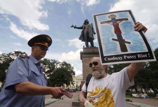 Rally in support of punk group Pussy Riot in St. Petersburg