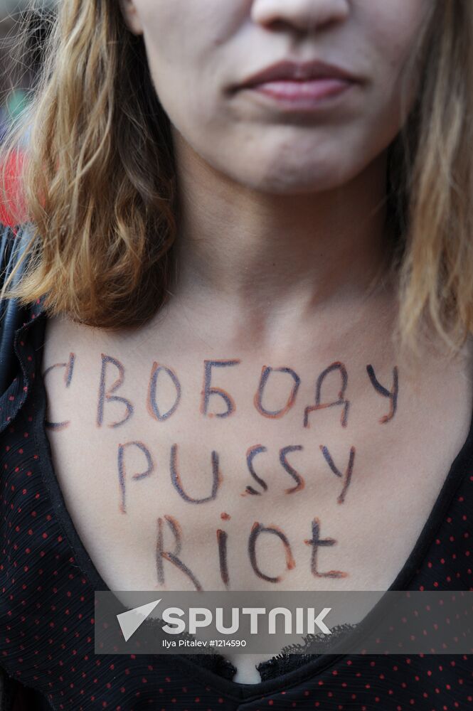 Rally to support Pussy Riot