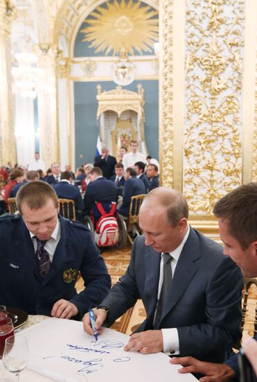 V.Putin meets with Russian Paralympic team in Kremlin