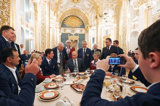 V.Putin meets with Russian Paralympic team in Kremlin