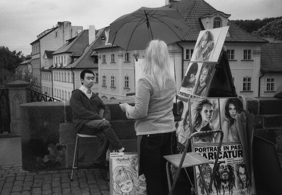 Street artists in Prague