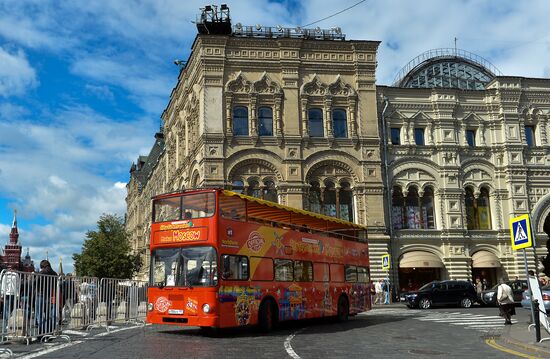 Sightseeing double-decker buses appear on Moscow streets