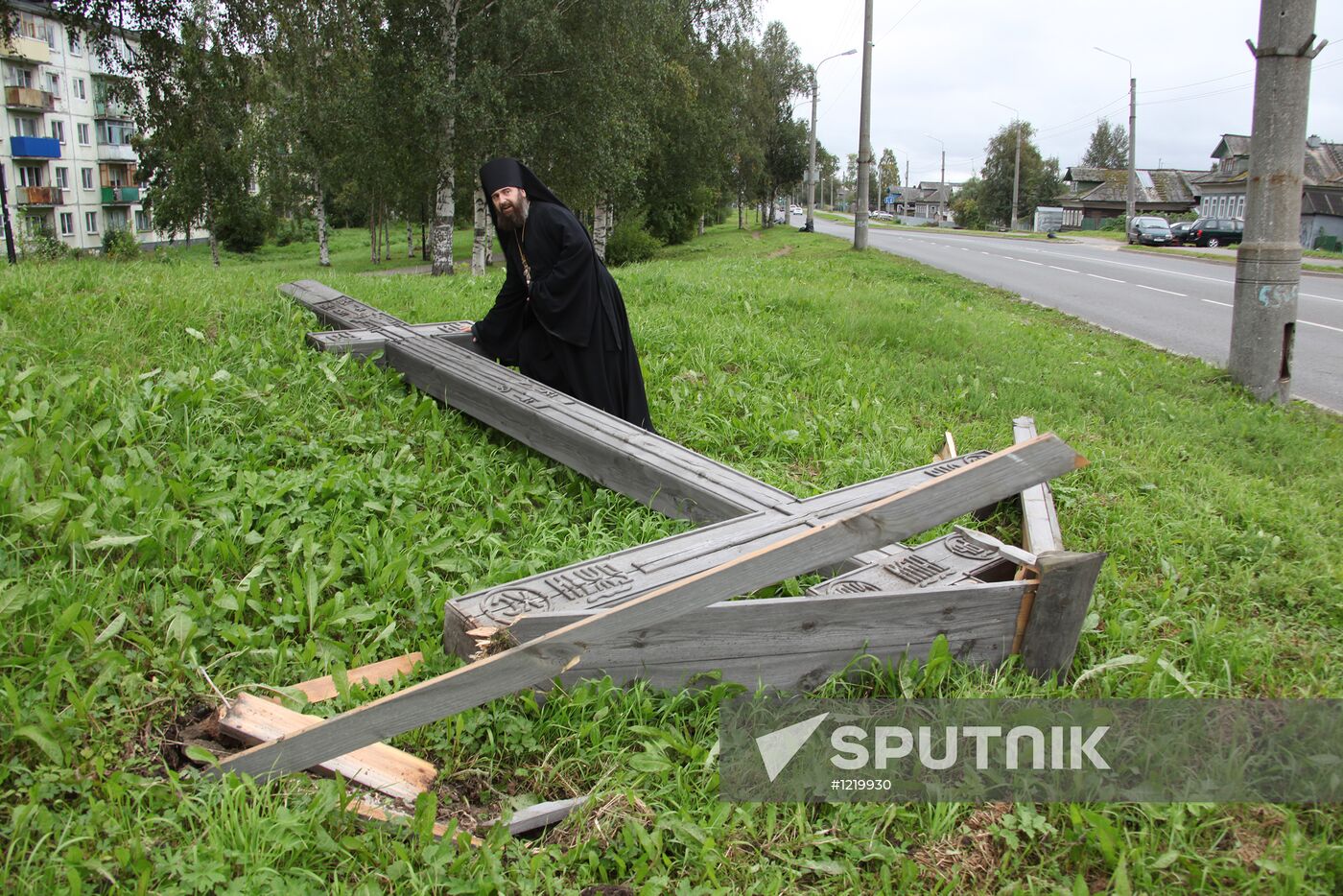 Vandals cut down worship cross in Arkhangelsk