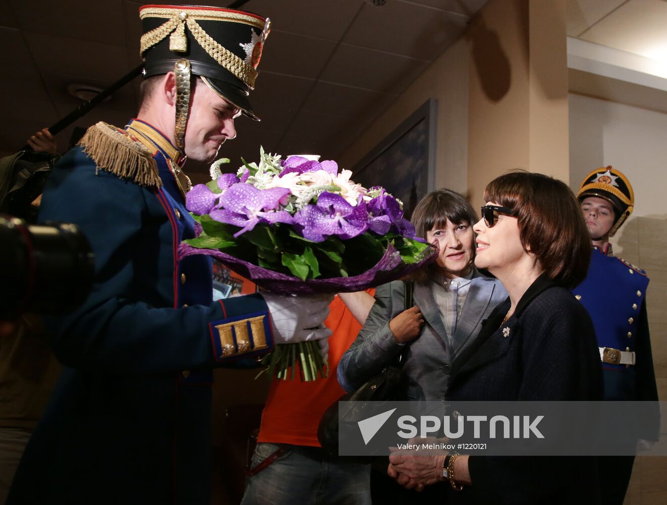 Mireille Mathieu arrives in Moscow for Spasskaya Tower festival