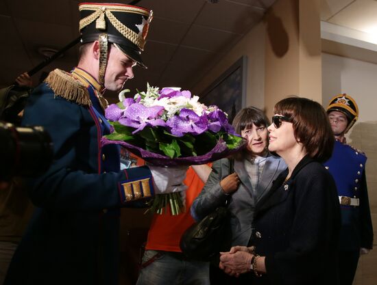 Mireille Mathieu arrives in Moscow for Spasskaya Tower festival
