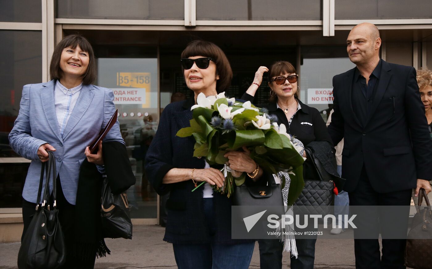 Mireille Mathieu arrives in Moscow for Spasskaya Tower festival
