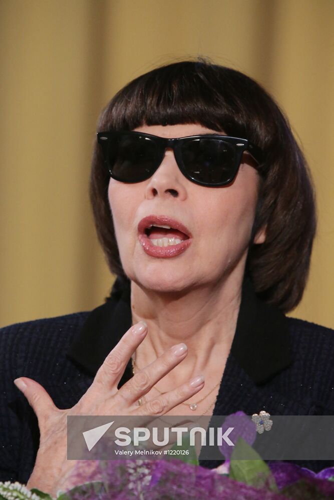 Mireille Mathieu arrives in Moscow for Spasskaya Tower festival