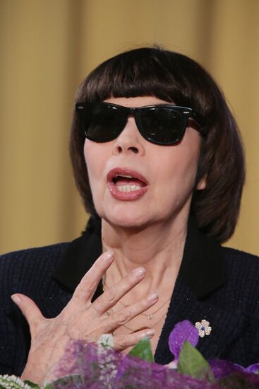 Mireille Mathieu arrives in Moscow for Spasskaya Tower festival