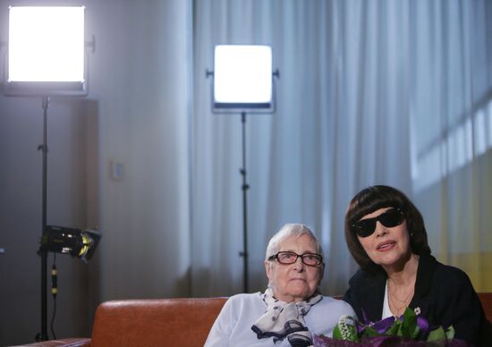 Mireille Mathieu arrives in Moscow for Spasskaya Tower festival