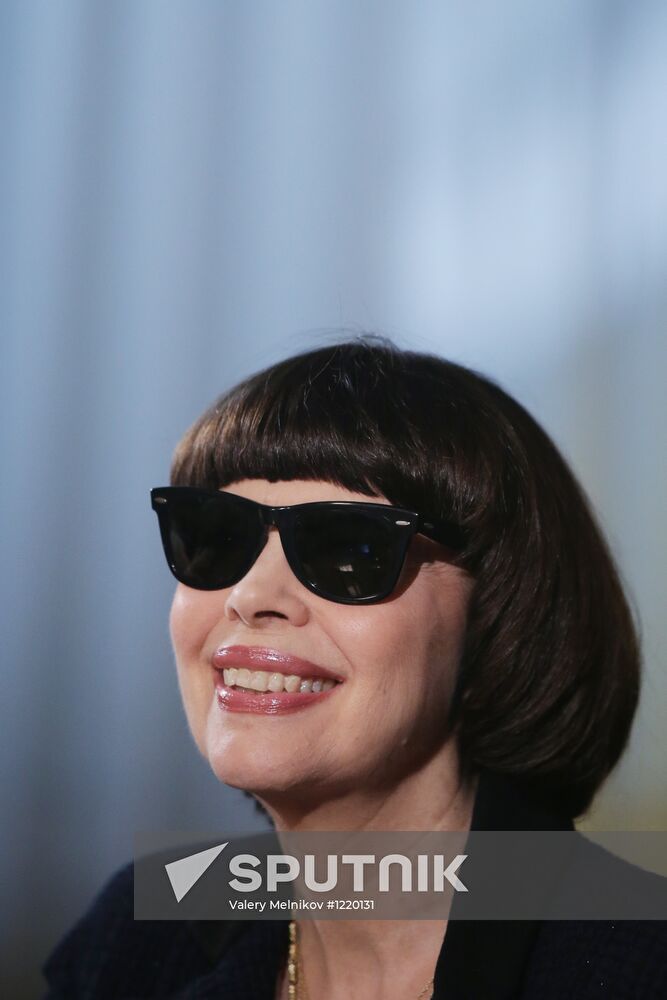 Mireille Mathieu arrives in Moscow for Spasskaya Tower festival