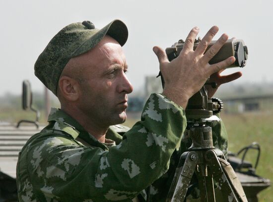 Exercises by land forces artillery batteries in Chechnya