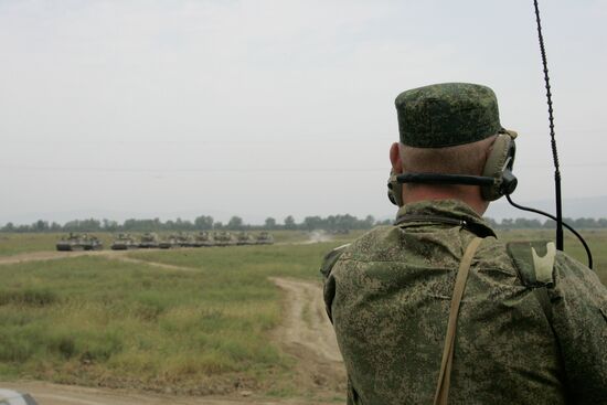 Exercises by land forces artillery batteries in Chechnya