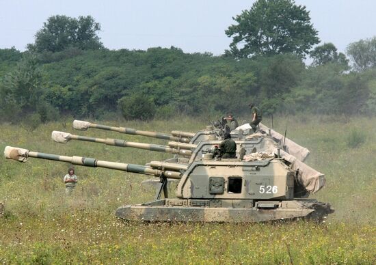 Exercises by land forces artillery batteries in Chechnya