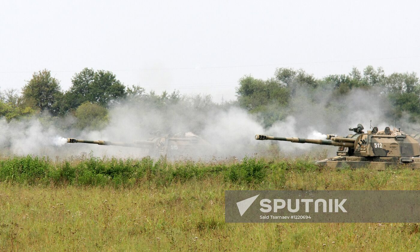 Exercises by land forces artillery batteries in Chechnya