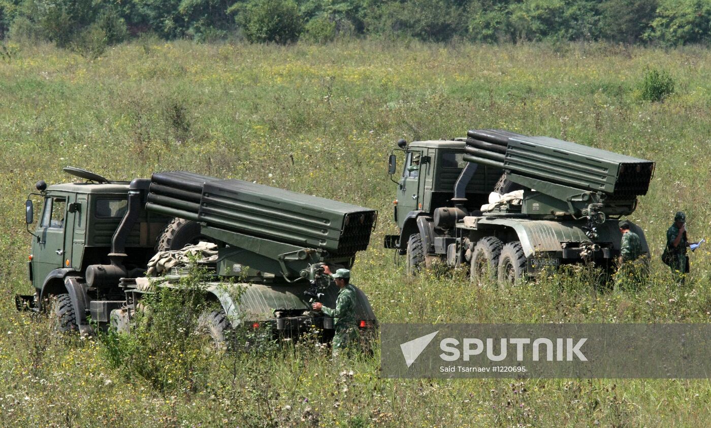 Exercises by land forces artillery batteries in Chechnya