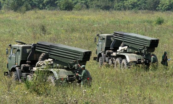 Exercises by land forces artillery batteries in Chechnya
