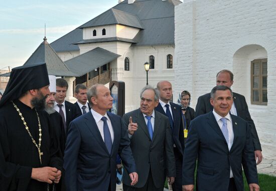 Vladimir Putin visits Volga Federal District
