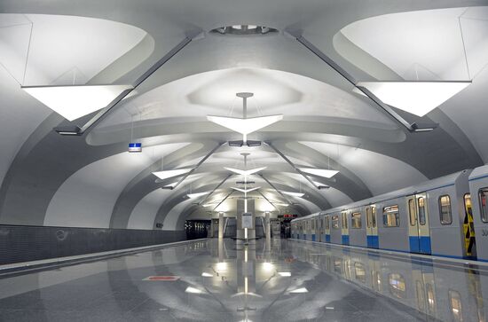 Moscow Mayor visits new metro station "Novokosino"