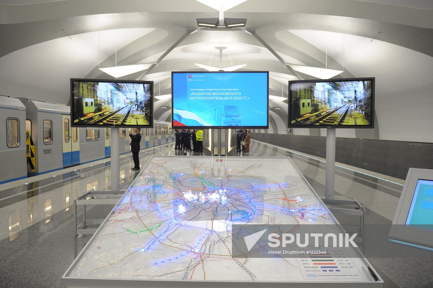 Moscow Mayor visits new metro station "Novokosino"