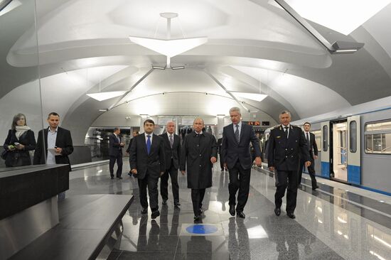 Vladimir Putin, Sergei Sobyanin visit new metro station